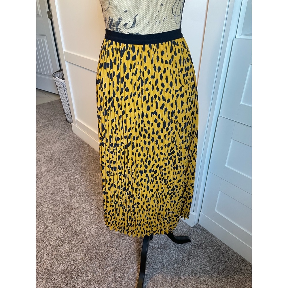 Tahari Pleated Cheetah Dot Midi Skirt - NWOT